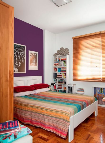 Decoração de quarto de casal pequeno colorido