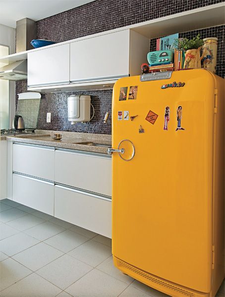 Cozinha decorada com pastilha marrom