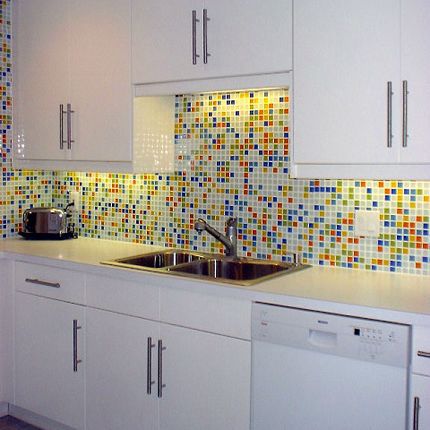 cozinhas decoradas com pastilhas coloridas